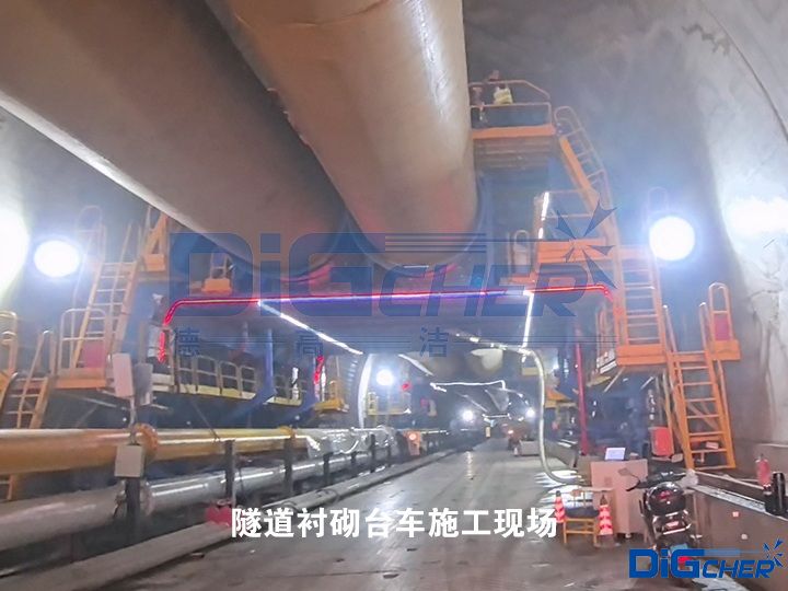 隧道襯砌臺車施工現(xiàn)場